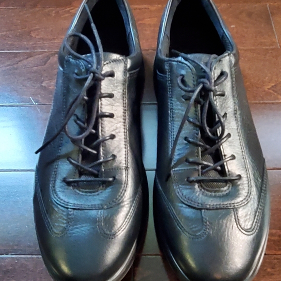 Ecco Sneakers - Picture 1 of 8